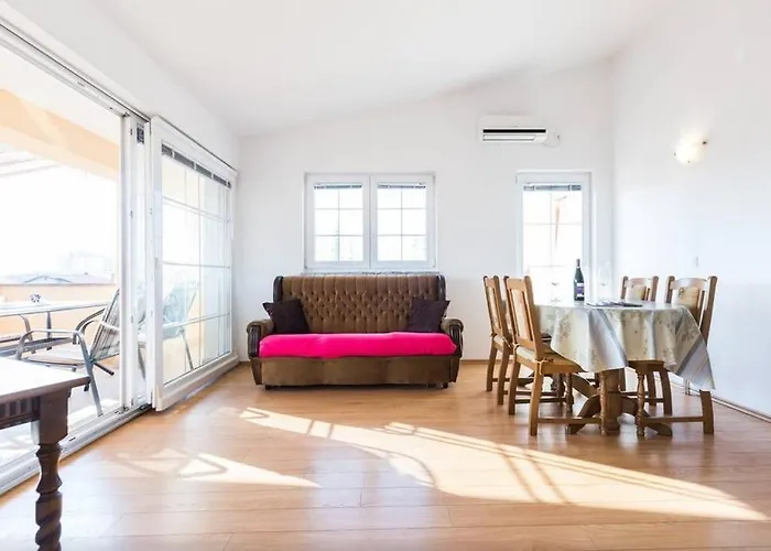 With A Parking Space - 11522 *